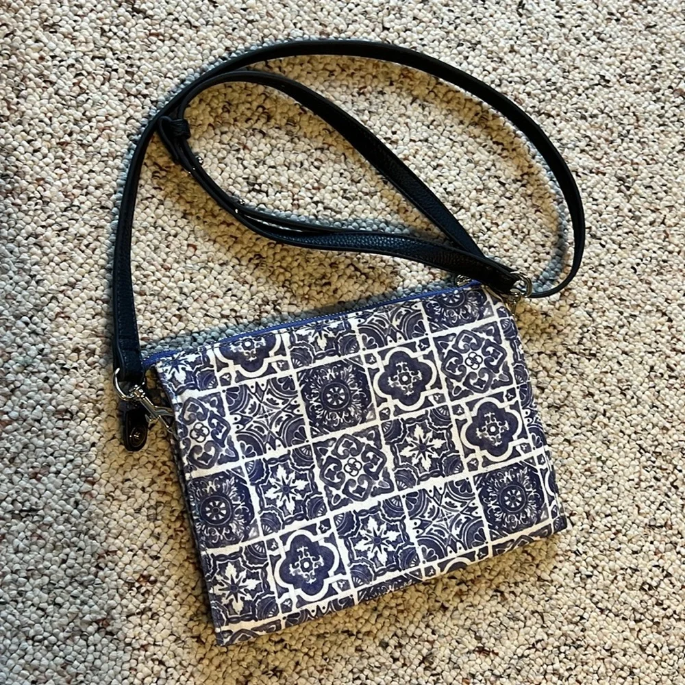 Gloria Ortiz Crossbody - Picture 2 of 2